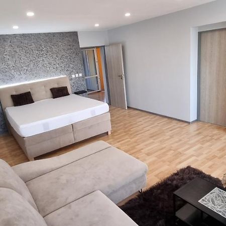 Apartman Viktorie Микулов Екстериор снимка