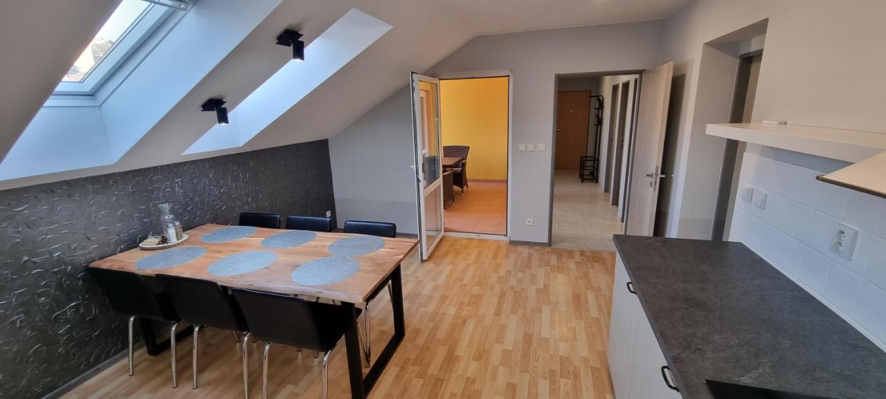 Apartman Viktorie Микулов Екстериор снимка